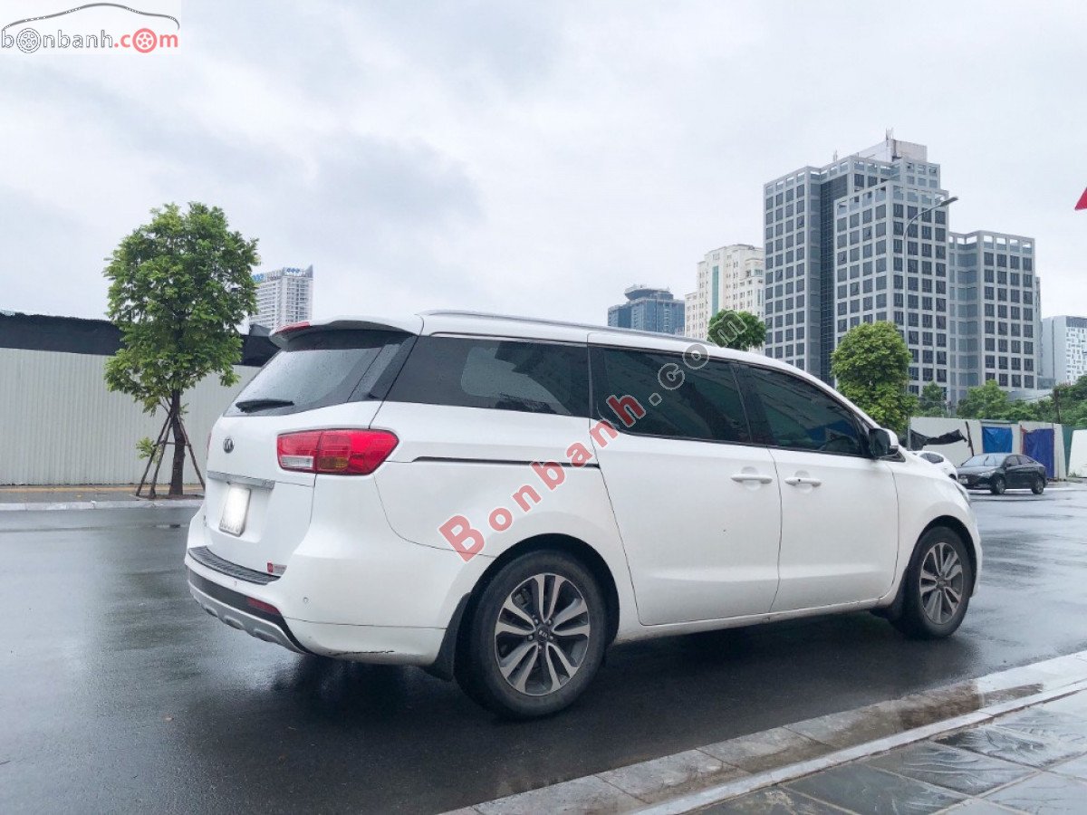 Kia Sedona 2016 - Bán xe Kia Sedona năm 2016, màu trắng, 659 triệu