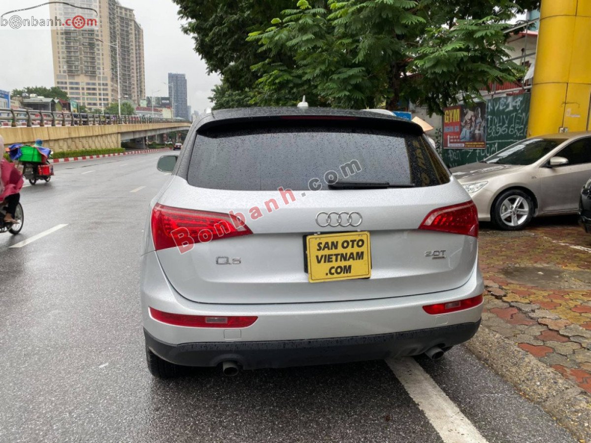 Audi Q5   2.0 AT   2010 - Bán Audi Q5 2.0 AT 2010, màu bạc, xe nhập