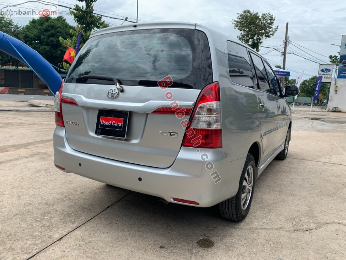 Toyota Innova   2.0E  2015 - Bán Toyota Innova 2.0E năm sản xuất 2015, màu bạc  