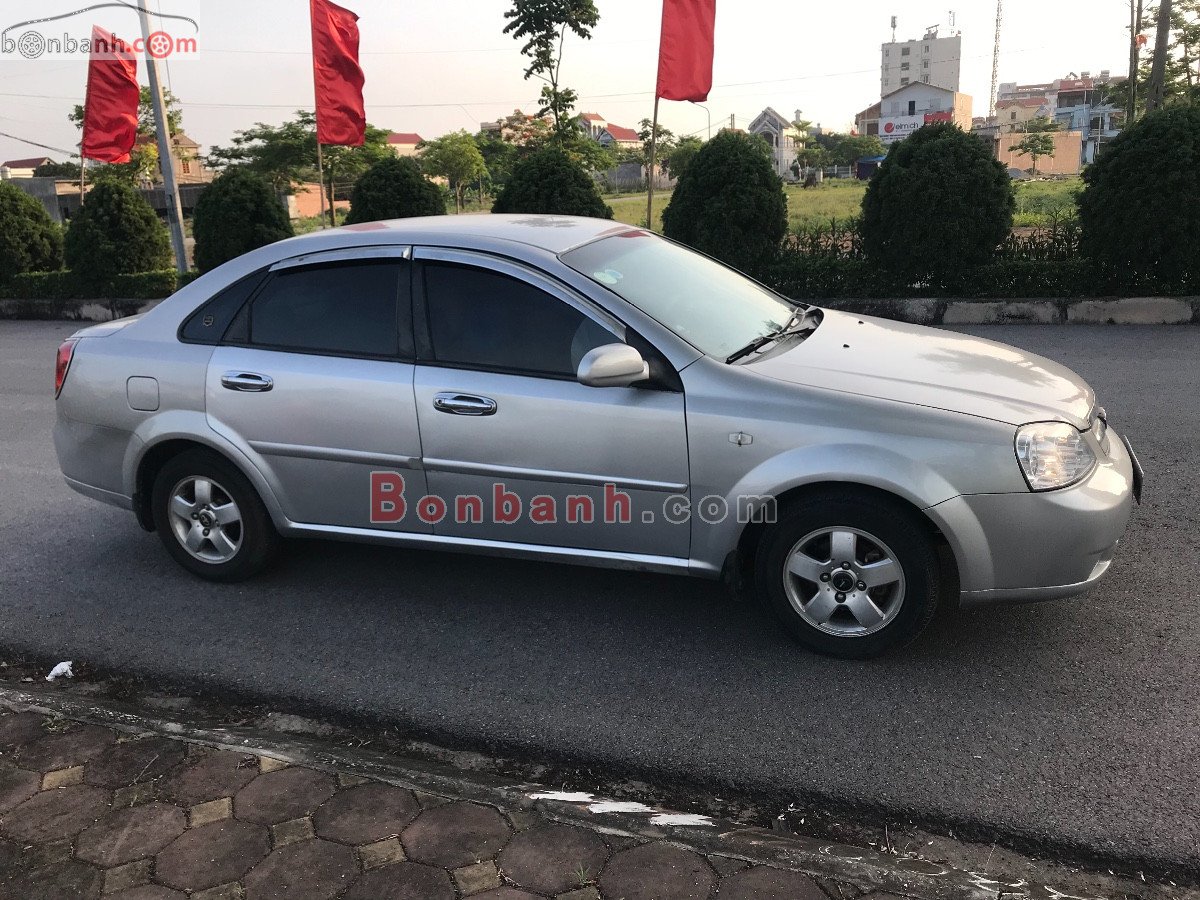 Daewoo Lacetti 2008 - Cần bán Daewoo Lacetti đời 2008, màu bạc, giá tốt