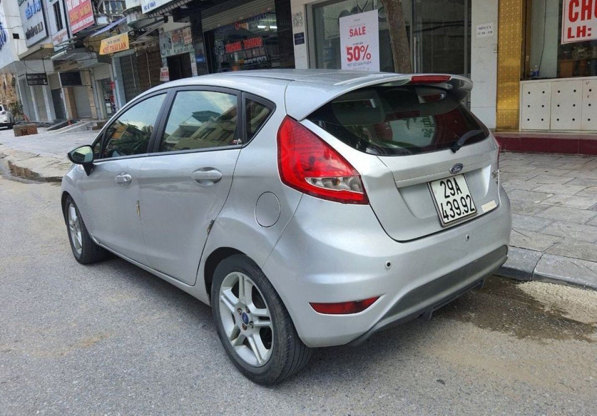 Ford Fiesta   S 1.6 AT  2011 - Bán Ford Fiesta S 1.6 AT năm sản xuất 2011, màu bạc còn mới