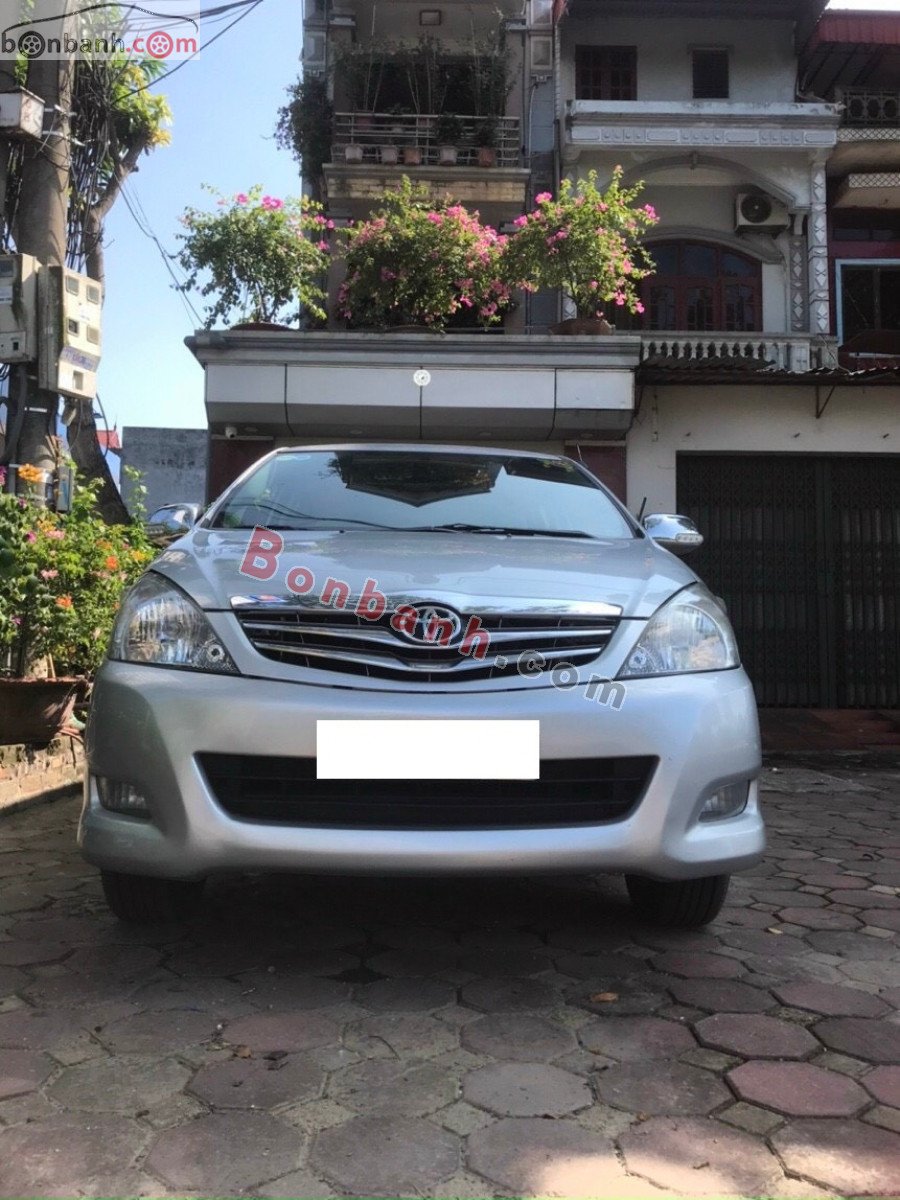 Toyota Innova   V  2009 - Cần bán xe Toyota Innova V đời 2009, màu bạc, 318 triệu