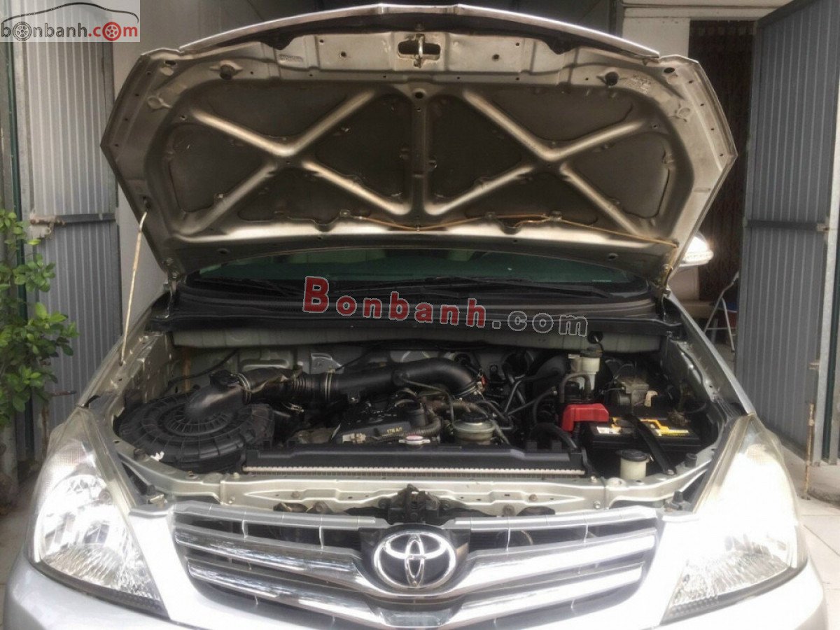 Toyota Innova   V  2009 - Cần bán xe Toyota Innova V đời 2009, màu bạc, 318 triệu