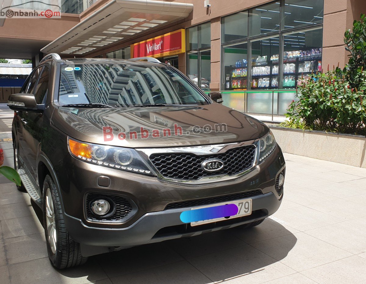 Kia Sorento   GAT 2.4L 2WD 2013 - Cần bán xe Kia Sorento GAT 2.4L 2WD đời 2013, màu nâu xe gia đình, giá tốt