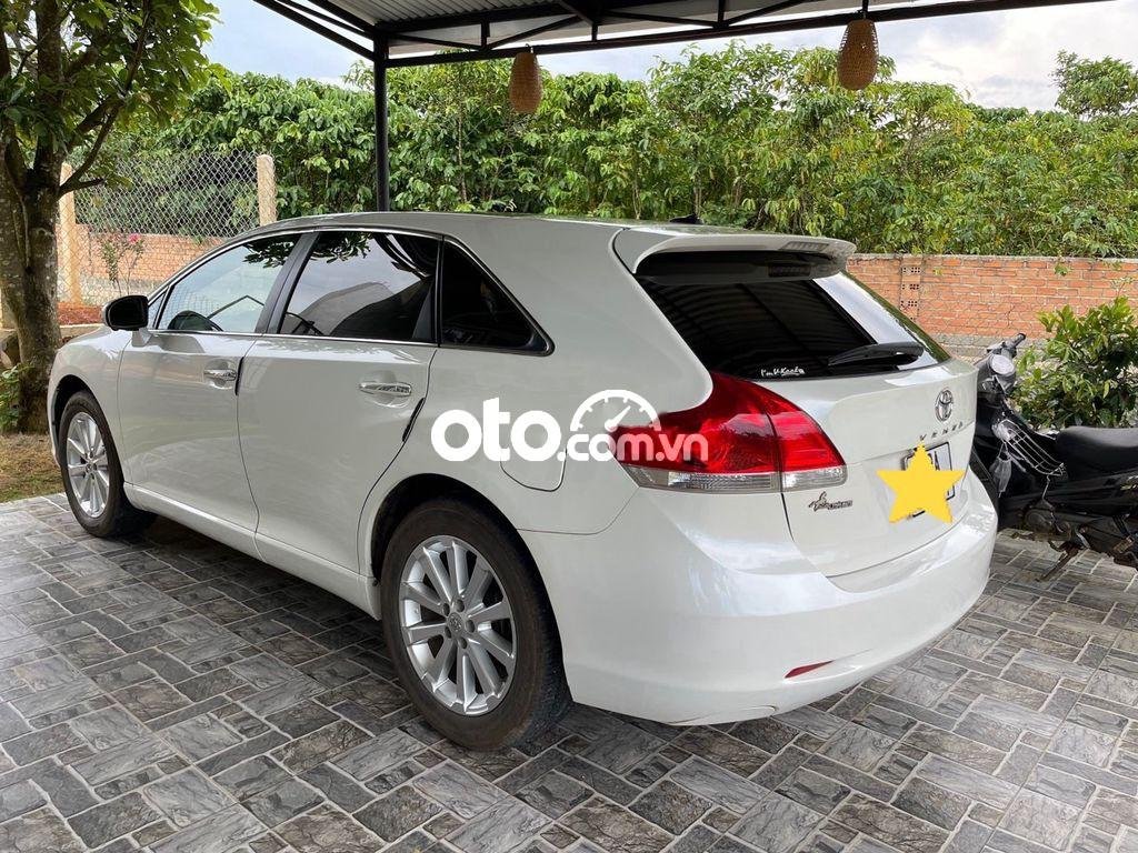 Toyota Venza 2011 - Cần bán gấp Toyota Venza đời 2011, màu trắng, nhập khẩu nguyên chiếc, 780 triệu