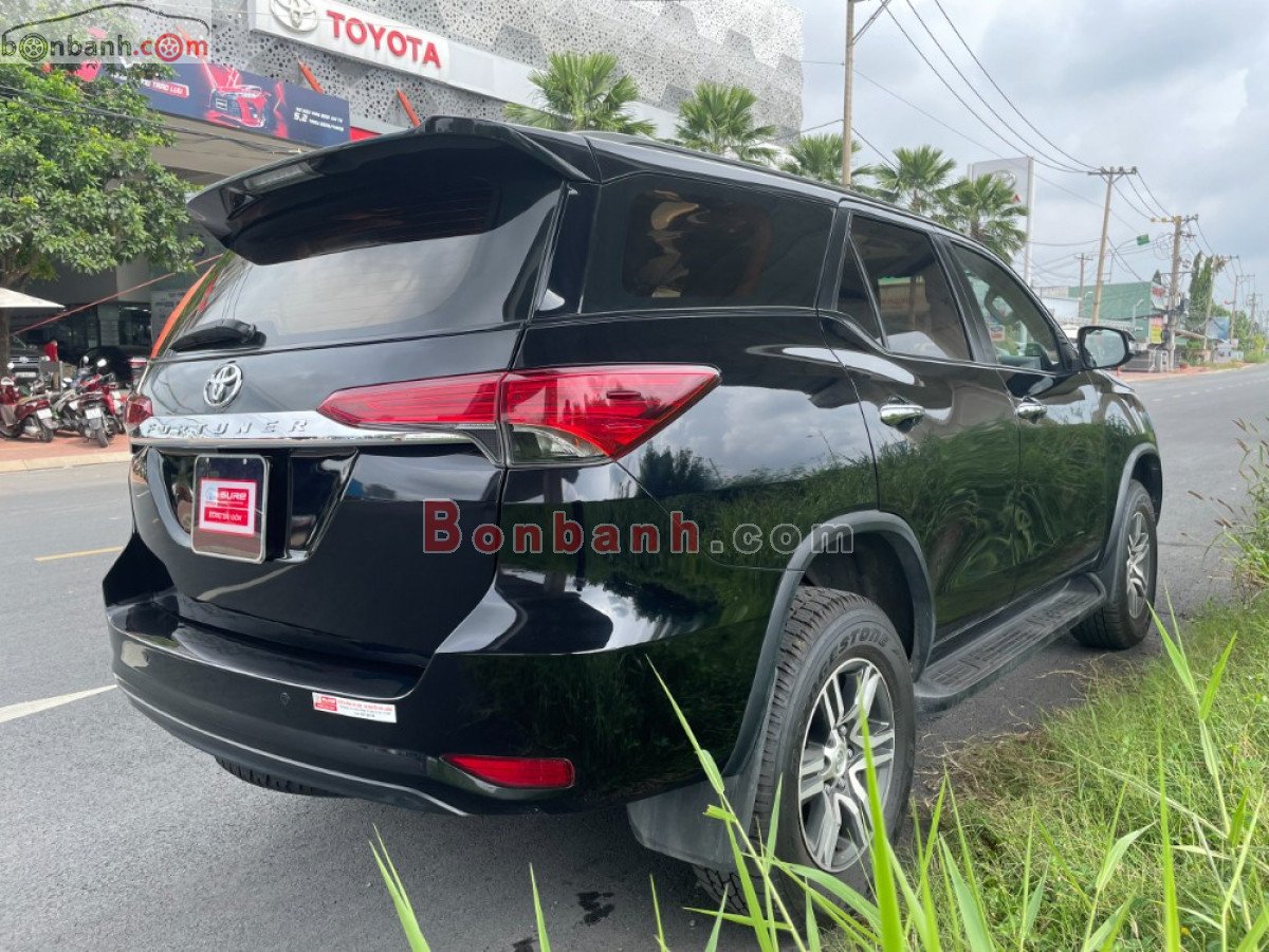 Toyota Fortuner   2.7V 4x2 AT 2017 - Bán Toyota Fortuner 2.7V 4x2 AT năm sản xuất 2017, màu đen, nhập khẩu nguyên chiếc