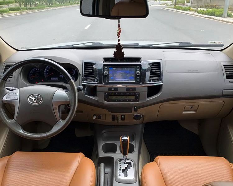 Toyota Fortuner   2.7V 4x2 AT  2013 - Bán Toyota Fortuner 2.7V 4x2 AT 2013, màu bạc, giá tốt