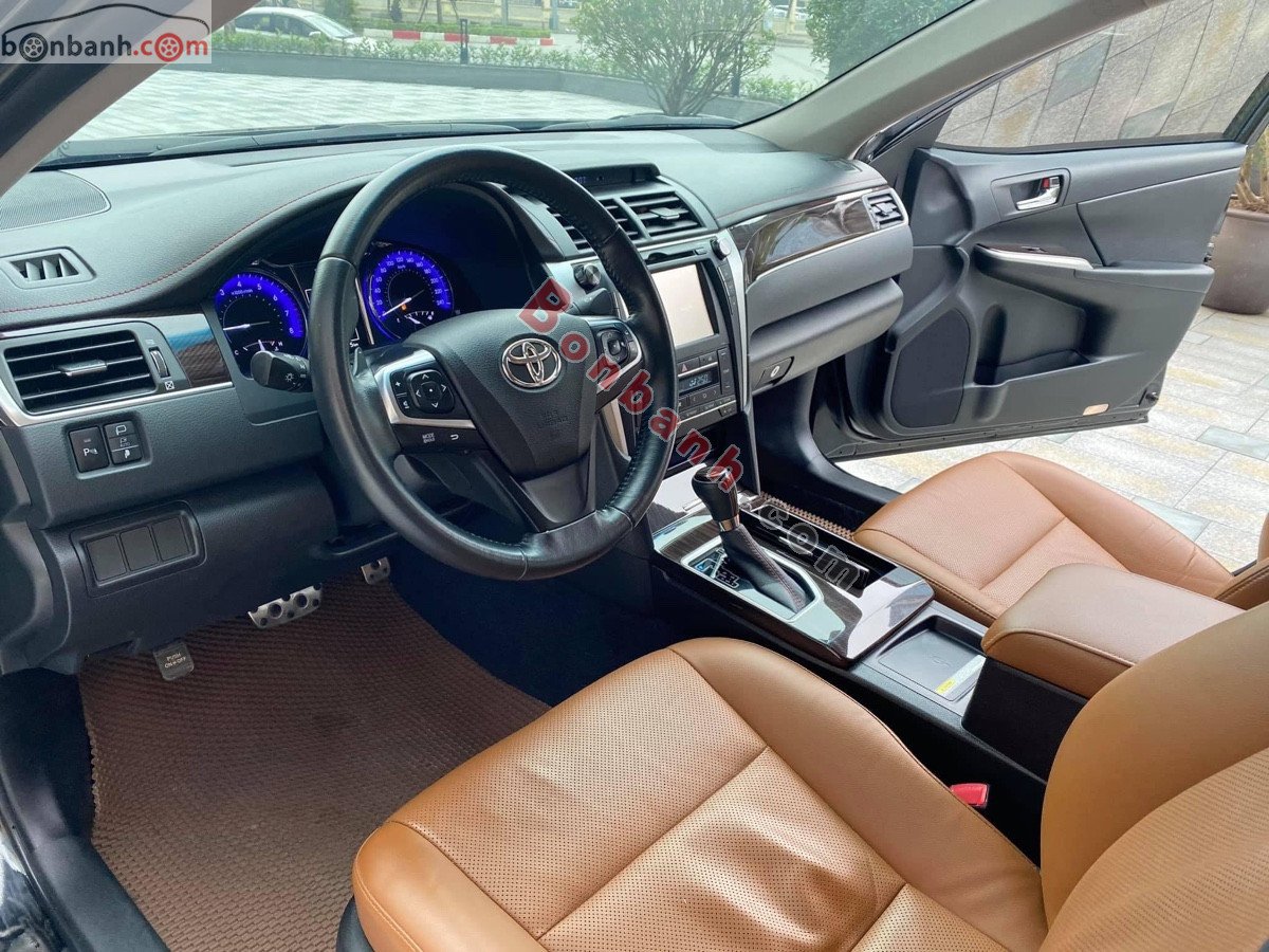 Toyota Camry   2.5Q 2018 - Bán ô tô Toyota Camry 2.5Q năm 2018, màu đen chính chủ, giá chỉ 895 triệu