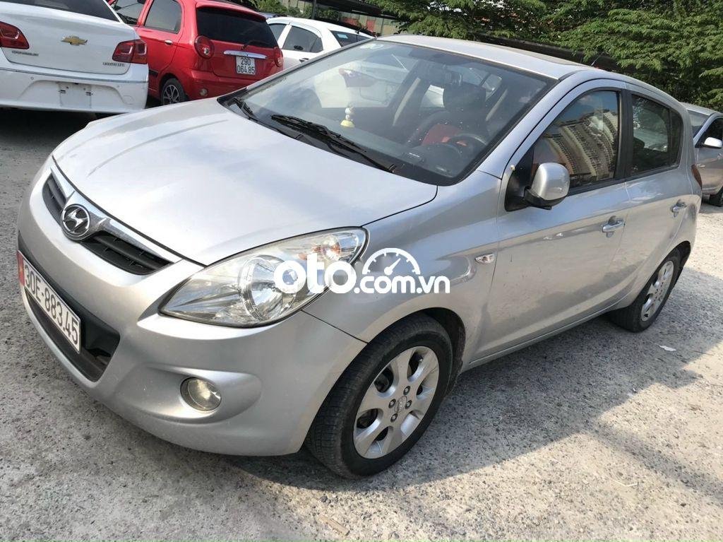 Hyundai i20  1.4 AT  2010 - Cần bán gấp Hyundai i20 1.4 AT 2010, màu bạc, nhập khẩu nguyên chiếc, 268 triệu