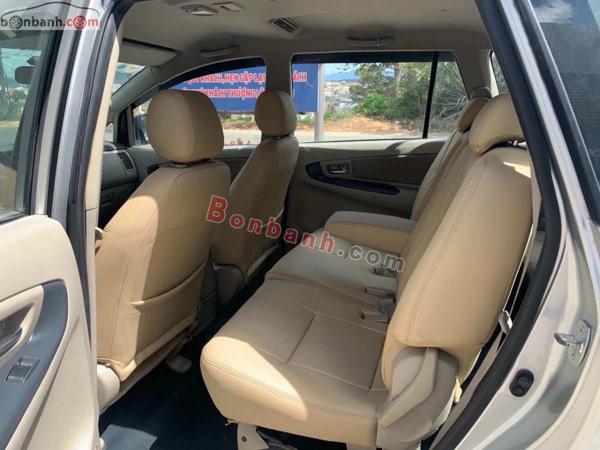 Toyota Innova   2.0E  2015 - Bán Toyota Innova 2.0E năm sản xuất 2015, màu bạc, 426tr