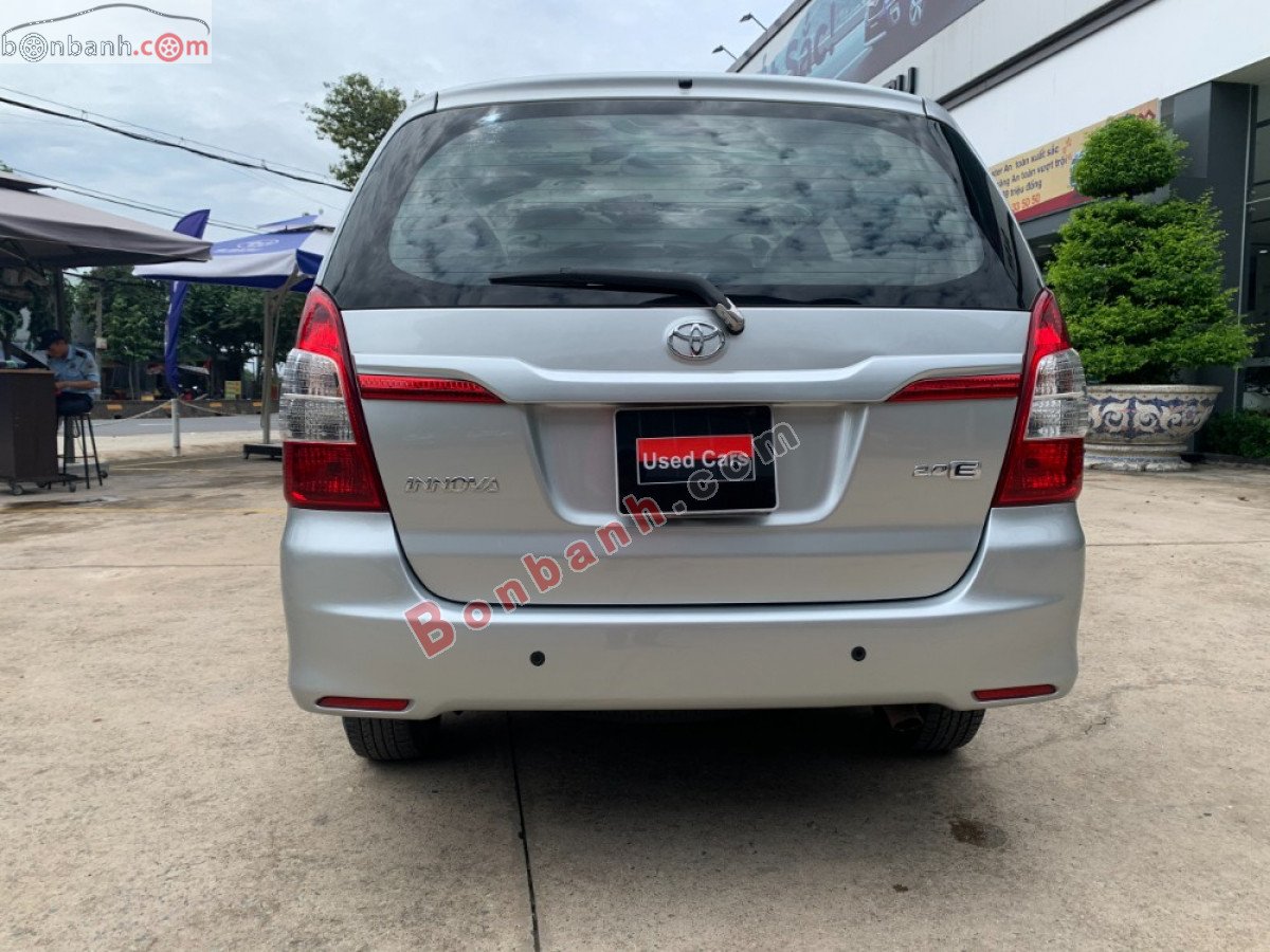 Toyota Innova   2.0E  2015 - Bán Toyota Innova 2.0E năm sản xuất 2015, màu bạc  