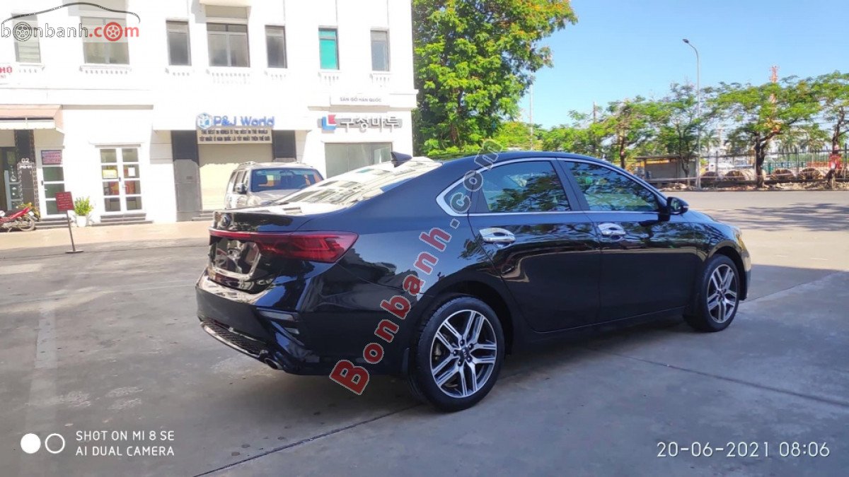 Kia Cerato   1.6 AT Luxury 2019 - Bán Kia Cerato 1.6 AT Luxury 2019, màu đen xe gia đình