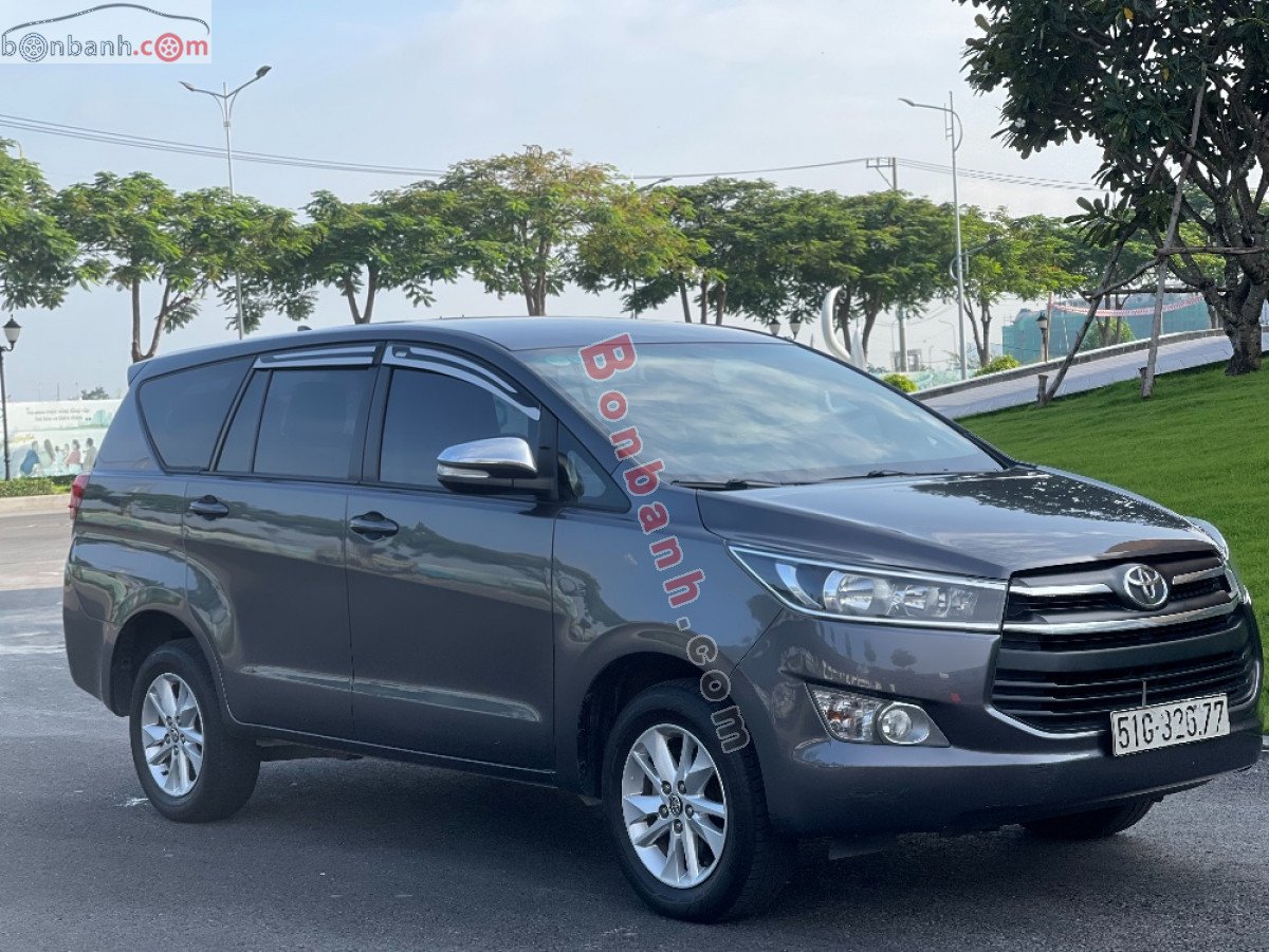 Toyota Innova   E 2017 - Bán xe Toyota Innova E đời 2017, màu nâu