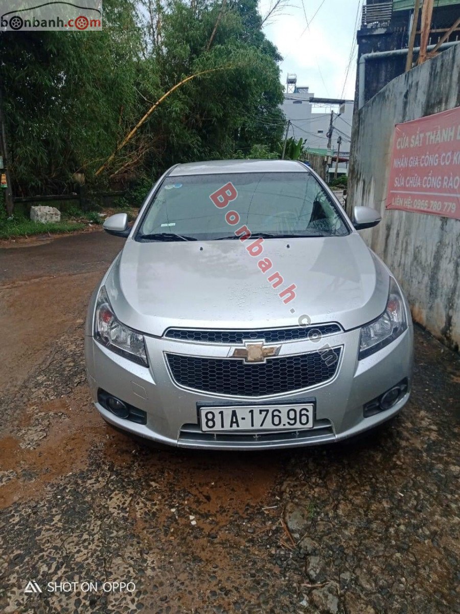 Chevrolet Cruze   LS 1.6 MT  2015 - Bán xe Chevrolet Cruze LS 1.6 MT đời 2015, màu bạc số sàn, giá chỉ 290 triệu