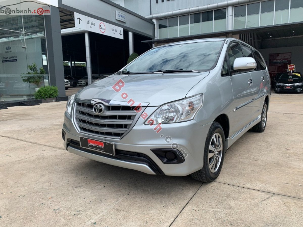 Toyota Innova   2.0E  2015 - Bán Toyota Innova 2.0E năm sản xuất 2015, màu bạc  