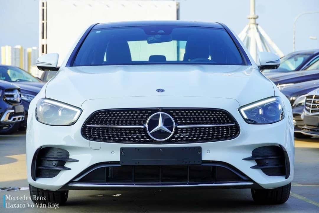 Mercedes-Benz E300 2021 - Mercedes-Benz E300 AMG Facelift 2021 - Chương trình ưu đãi cực tốt - Xe trắng nội thất đen