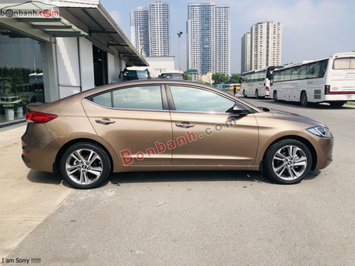 Hyundai Elantra   2.0 AT 2016 - Bán xe Hyundai Elantra 2.0 AT sản xuất năm 2016, màu nâu như mới, giá tốt