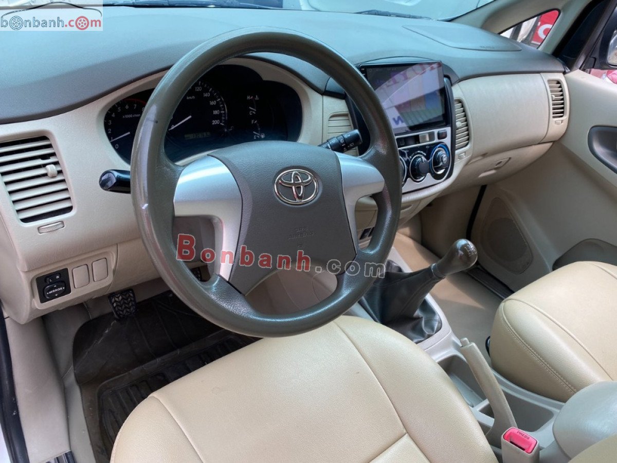 Toyota Innova   2.0E 2014 - Cần bán Toyota Innova 2.0E sản xuất năm 2014, màu bạc