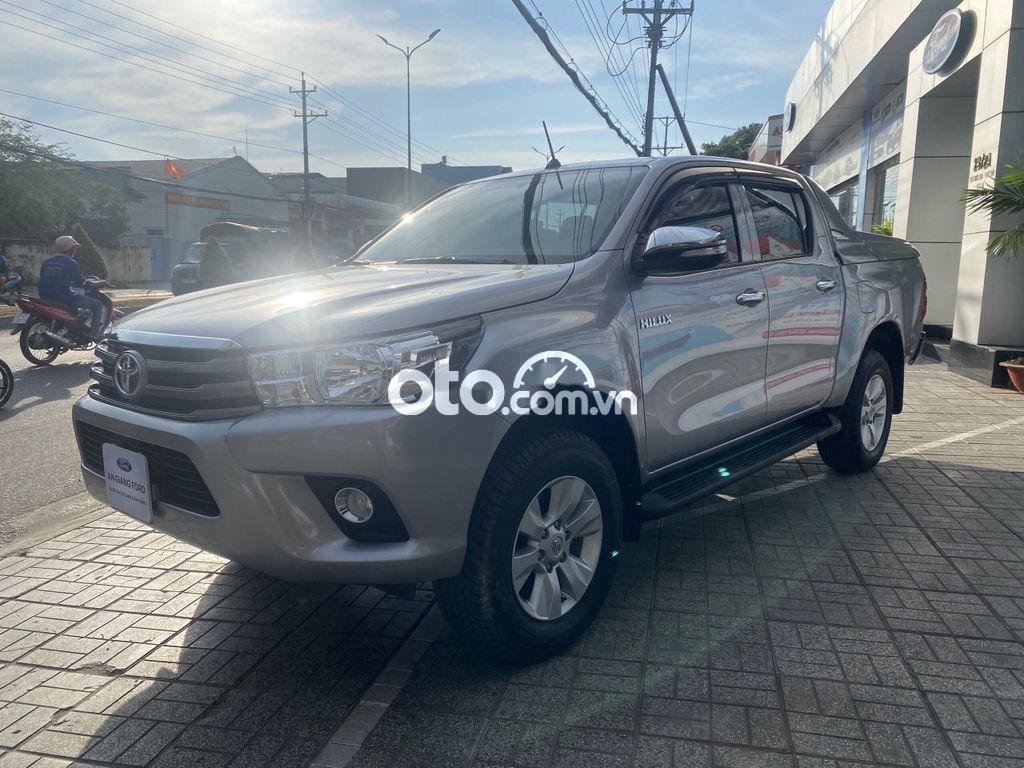 Toyota Hilux 2016 - Bán Toyota Hilux năm 2016, màu xám, nhập khẩu nguyên chiếc còn mới, giá 528tr