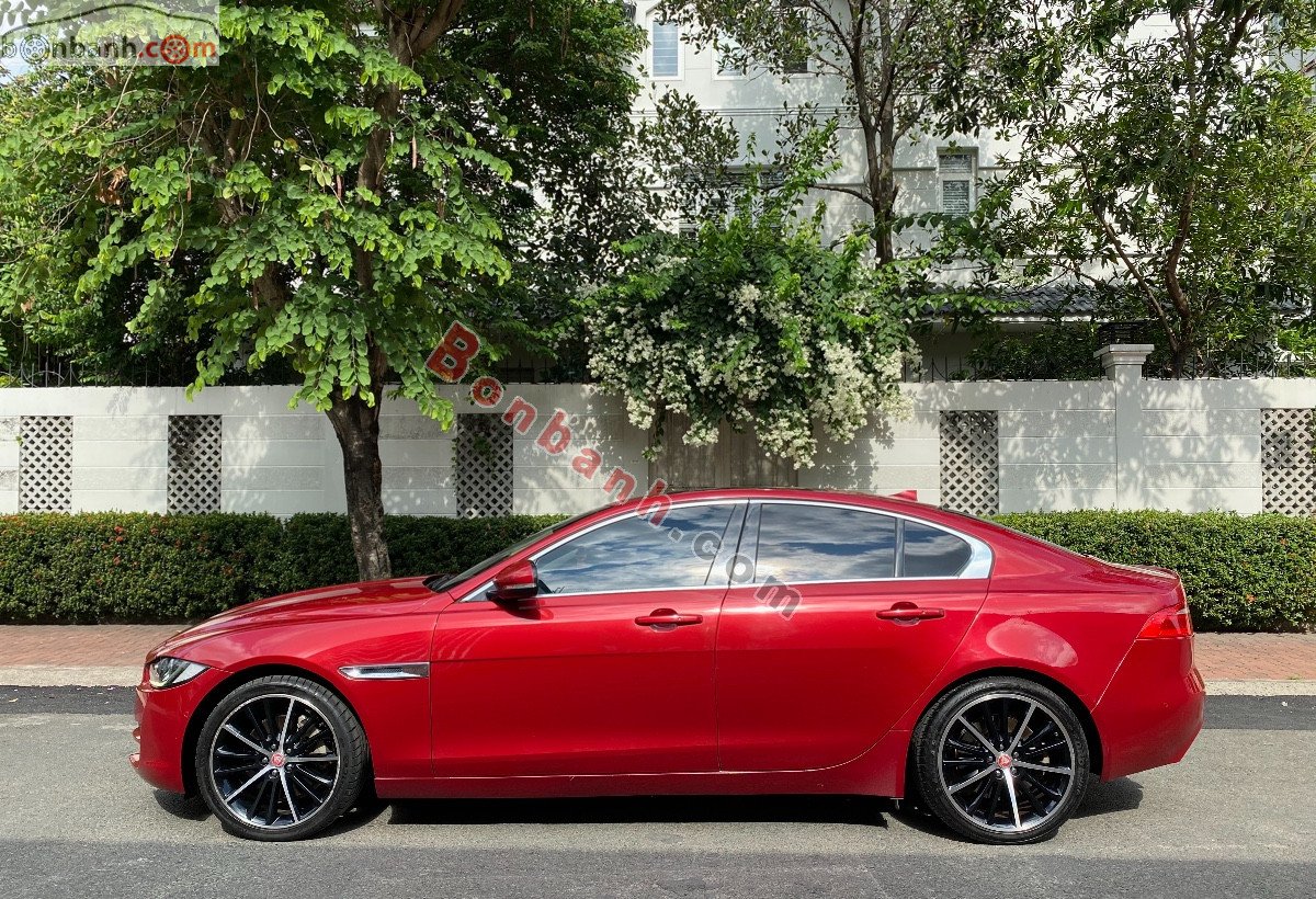 Jaguar XE 2015 - Cần bán lại xe Jaguar XE đời 2015, màu đỏ, nhập khẩu nguyên chiếc