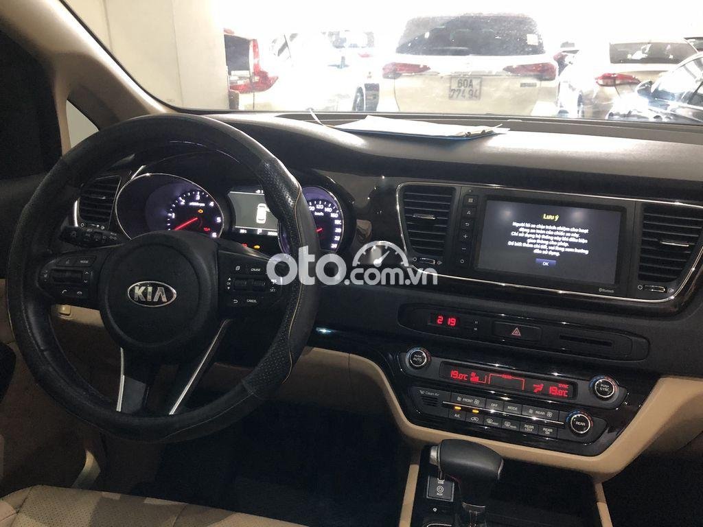 Kia Sedona 2019 - Cần bán gấp Kia Sedona năm 2019 chính chủ, 995tr