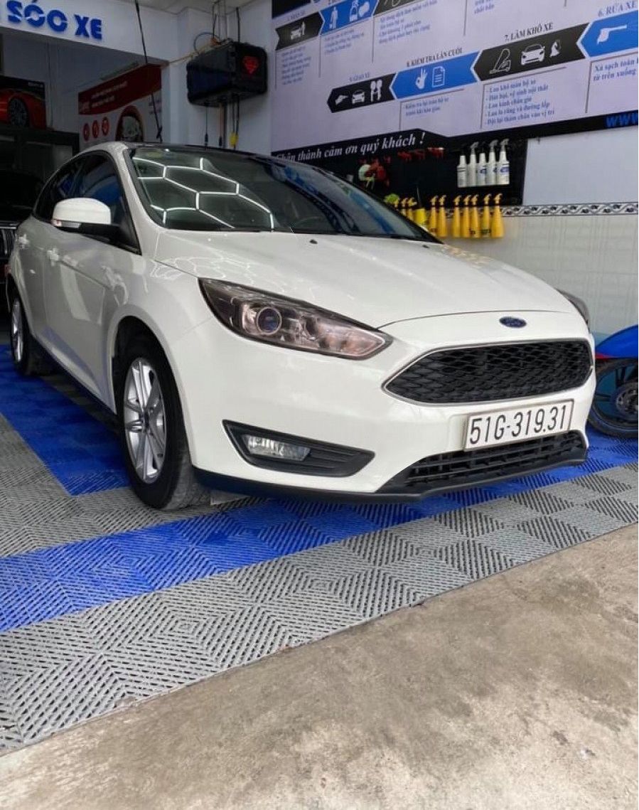 Ford Focus    2017 - Cần bán lại xe Ford Focus sản xuất năm 2017, màu trắng  