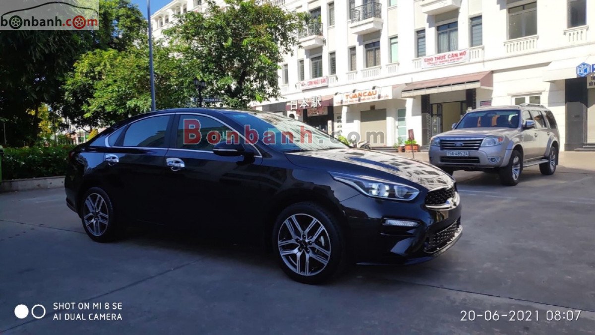 Kia Cerato   1.6 AT Luxury 2019 - Bán Kia Cerato 1.6 AT Luxury 2019, màu đen xe gia đình