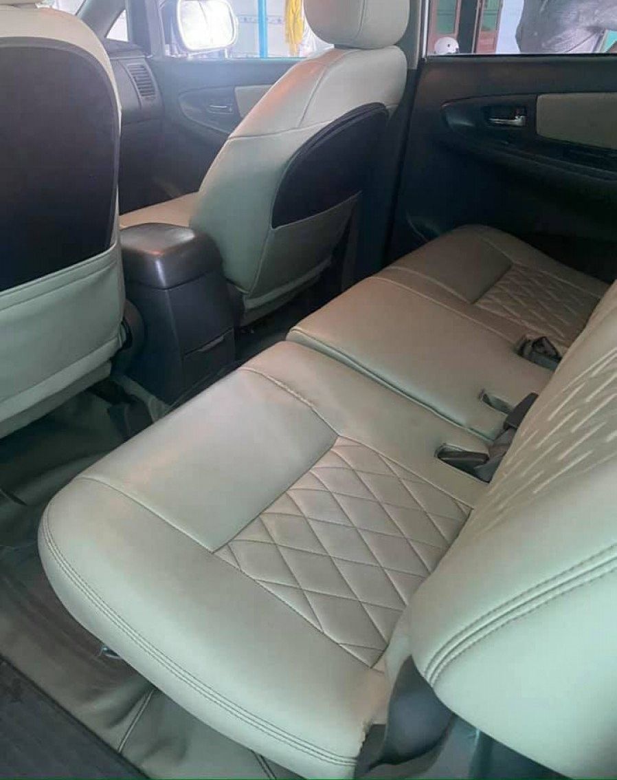 Toyota Innova 2013 - Cần bán lại xe Toyota Innova năm sản xuất 2013, màu bạc  