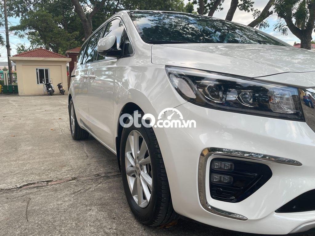 Kia Sedona 2019 - Bán Kia Sedona sản xuất 2019, màu trắng chính chủ, giá tốt