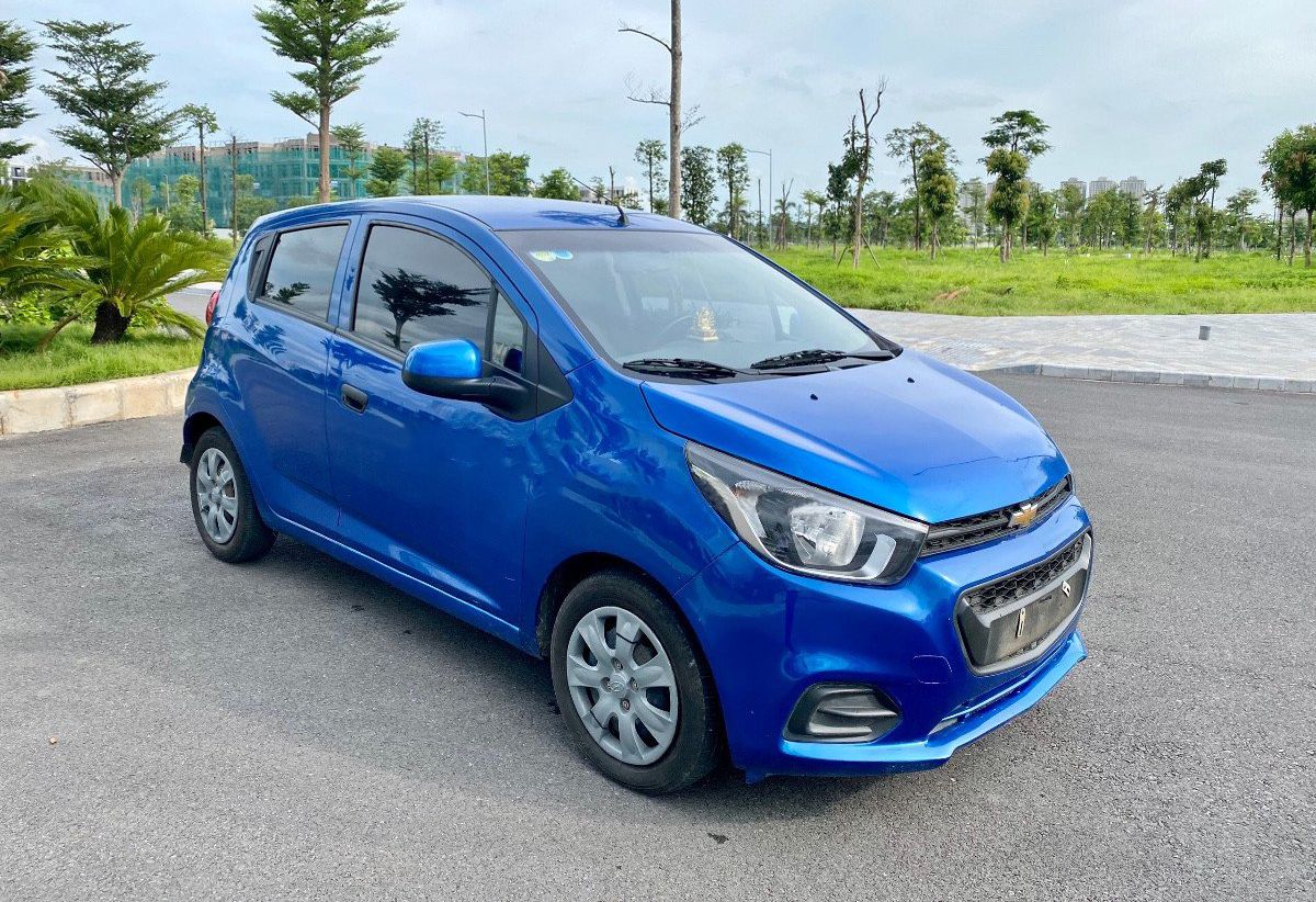 Chevrolet Spark   2018 - Cần bán gấp Chevrolet Spark sản xuất 2018, màu xanh lam  