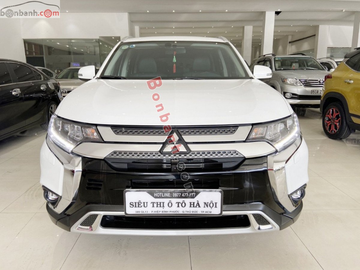 Mitsubishi Outlander   2.0AT  2020 - Bán xe Mitsubishi Outlander 2.0AT đời 2020, màu trắng còn mới