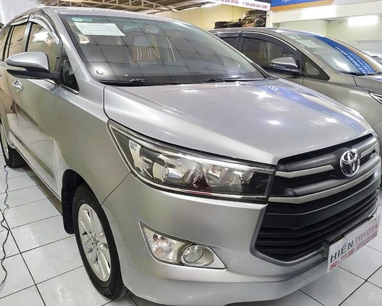 Toyota Innova   2.0E  2017 - Bán Toyota Innova 2.0E đời 2017, màu bạc