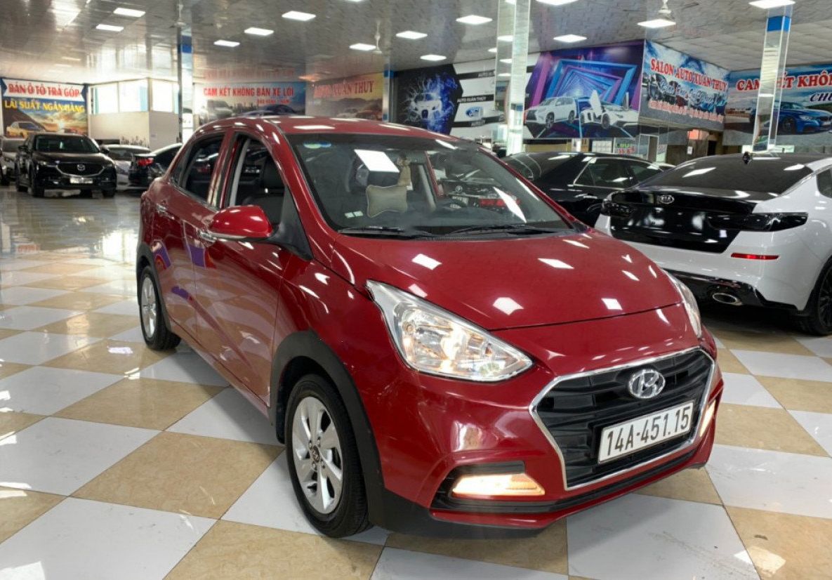 Hyundai Grand i10 1.2 AT  2018 - Bán Hyundai Grand i10 1.2 AT sản xuất 2018, màu đỏ còn mới  