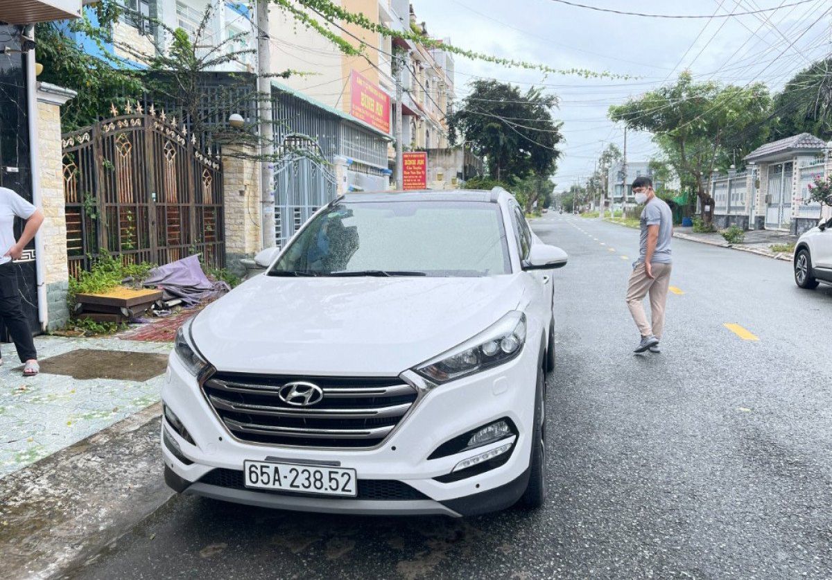 Hyundai Tucson   1.6 AT  2017 - Bán ô tô Hyundai Tucson 1.6 AT đời 2017, màu trắng giá cạnh tranh