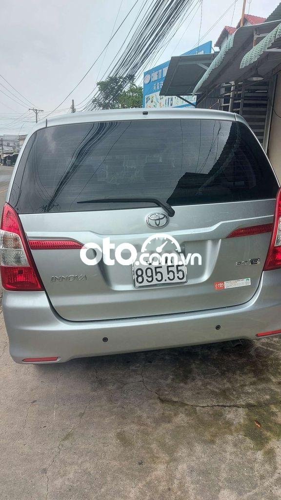 Toyota Innova 2014 - Cần bán Toyota Innova đời 2014, màu bạc  