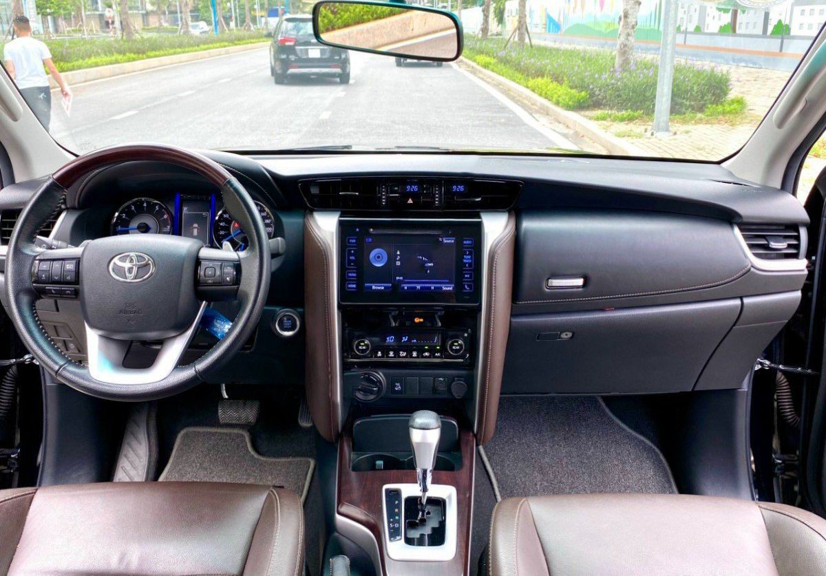 Toyota Fortuner   AT 4x4 2019 - Cần bán gấp Toyota Fortuner AT 4x4 đời 2019, màu đen, nhập khẩu 