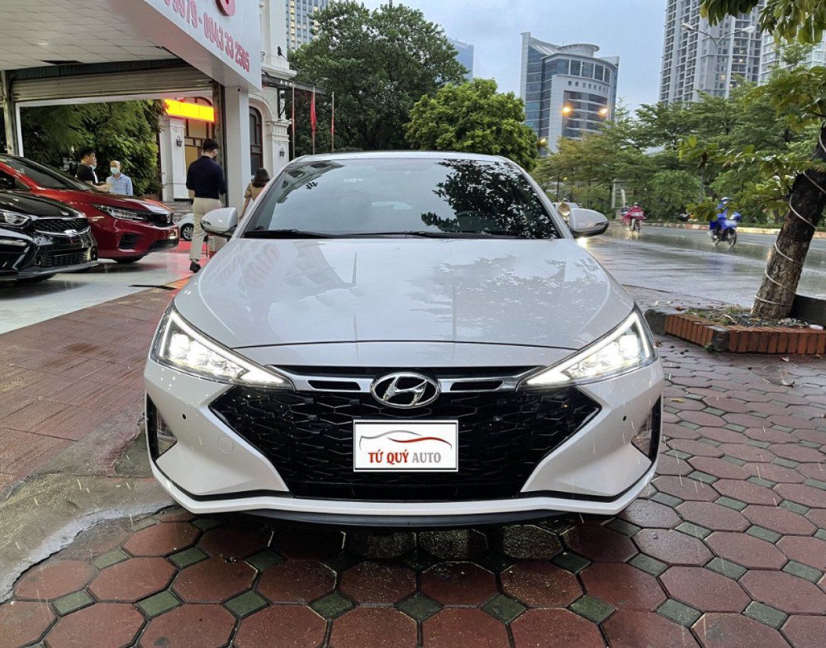 Hyundai Elantra   Sport 1.6 AT  2021 - Bán Hyundai Elantra Sport 1.6 AT đời 2021, màu trắng còn mới