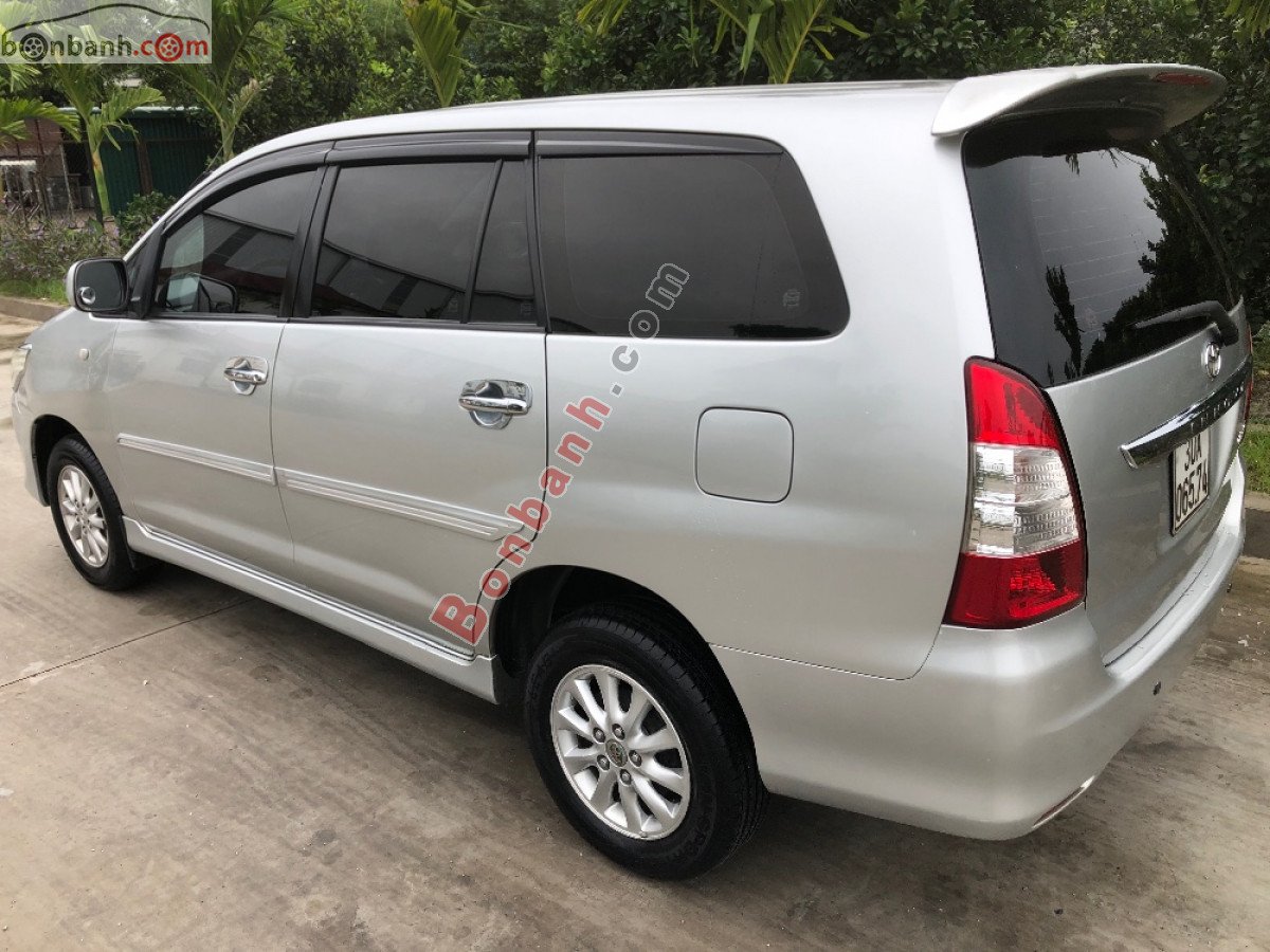 Toyota Innova 2013 - Cần bán Toyota Innova năm 2013, màu bạc giá cạnh tranh