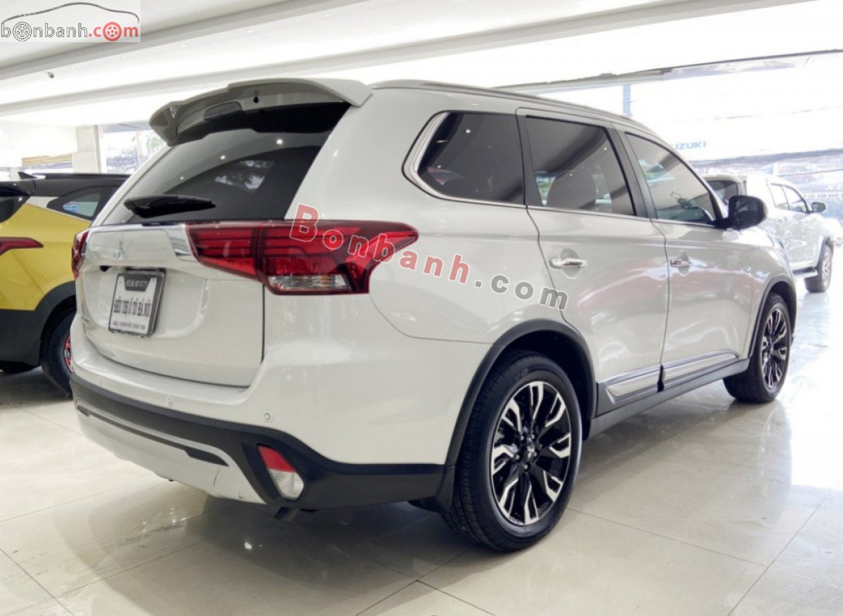 Mitsubishi Outlander   2.0AT  2020 - Bán xe Mitsubishi Outlander 2.0AT đời 2020, màu trắng còn mới