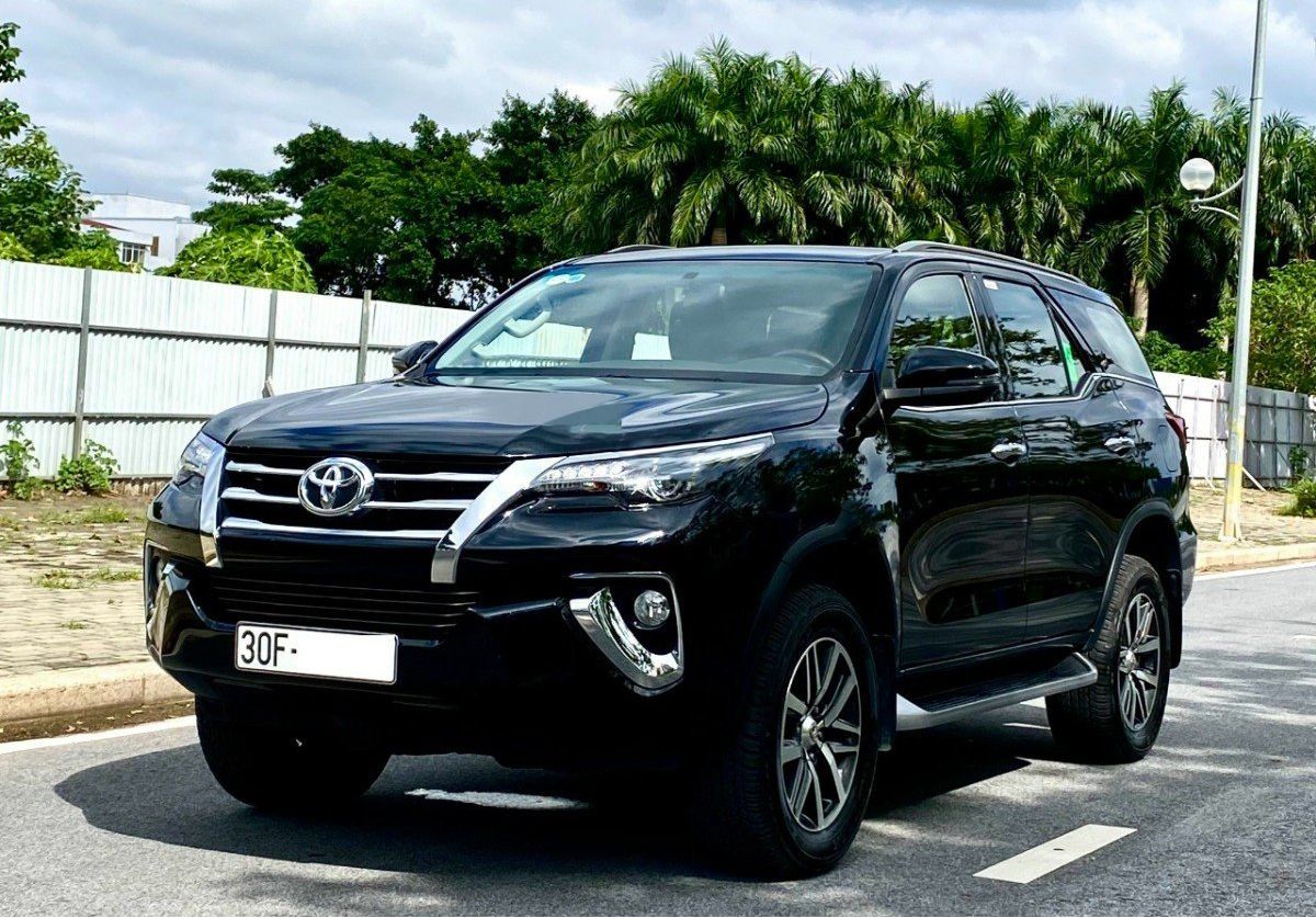 Toyota Fortuner   AT 4x4 2019 - Cần bán gấp Toyota Fortuner AT 4x4 đời 2019, màu đen, nhập khẩu 