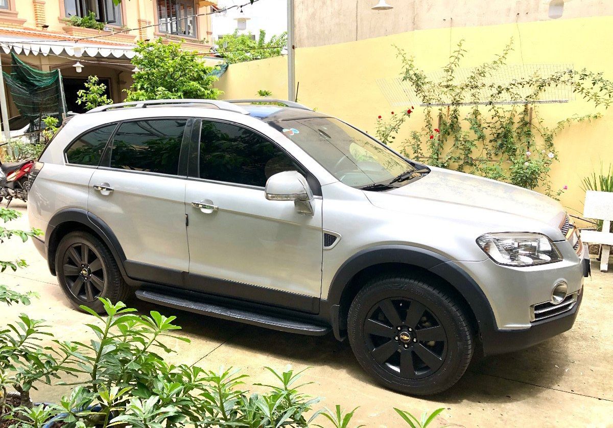 Chevrolet Captiva   LTZ Maxx 2.4 AT  2010 - Cần bán gấp Chevrolet Captiva LTZ Maxx 2.4 AT sản xuất 2010, màu bạc  