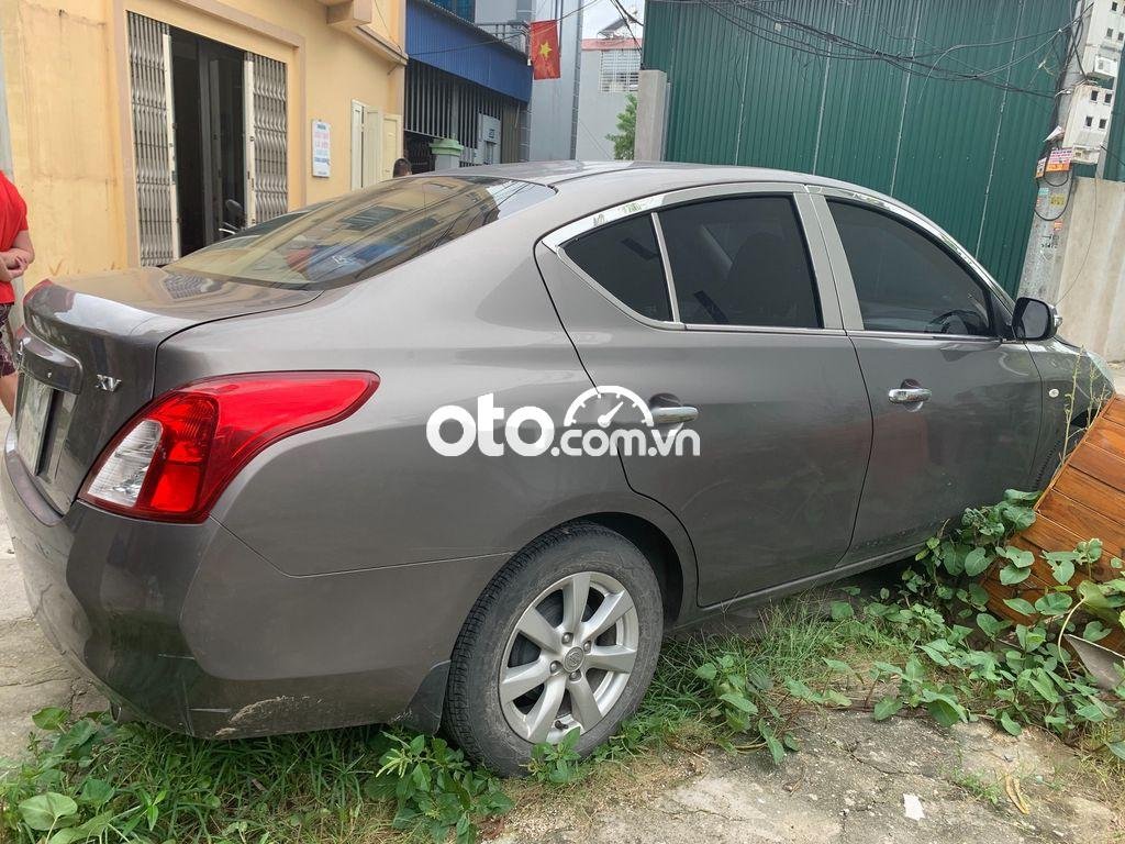 Nissan Sunny    2015 - Cần bán Nissan Sunny đời 2015, màu xám còn mới, 340 triệu