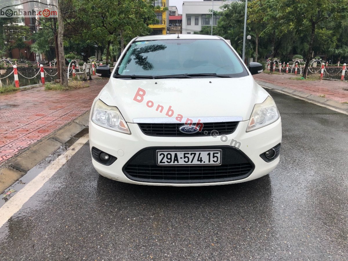 Ford Focus   1.8 AT  2013 - Bán Ford Focus 1.8 AT đời 2013, màu trắng