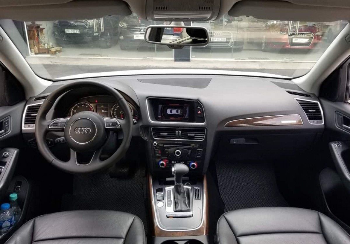 Audi Q5   2.0 AT  2015 - Cần bán xe Audi Q5 2.0 AT đời 2015, màu trắng, xe nhập còn mới
