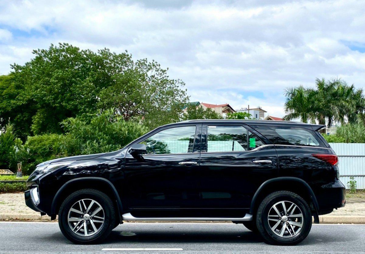 Toyota Fortuner   AT 4x4 2019 - Cần bán gấp Toyota Fortuner AT 4x4 đời 2019, màu đen, nhập khẩu 