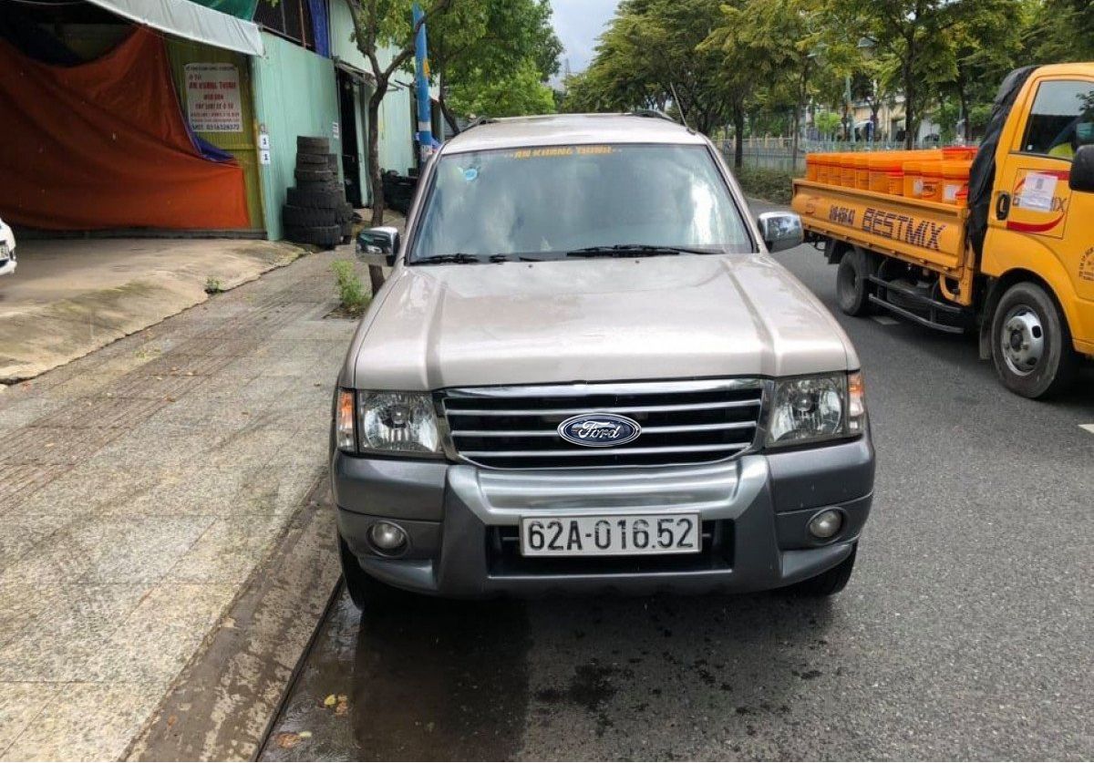 Ford Everest 2006 - Bán Ford Everest năm 2006, màu bạc, 225tr