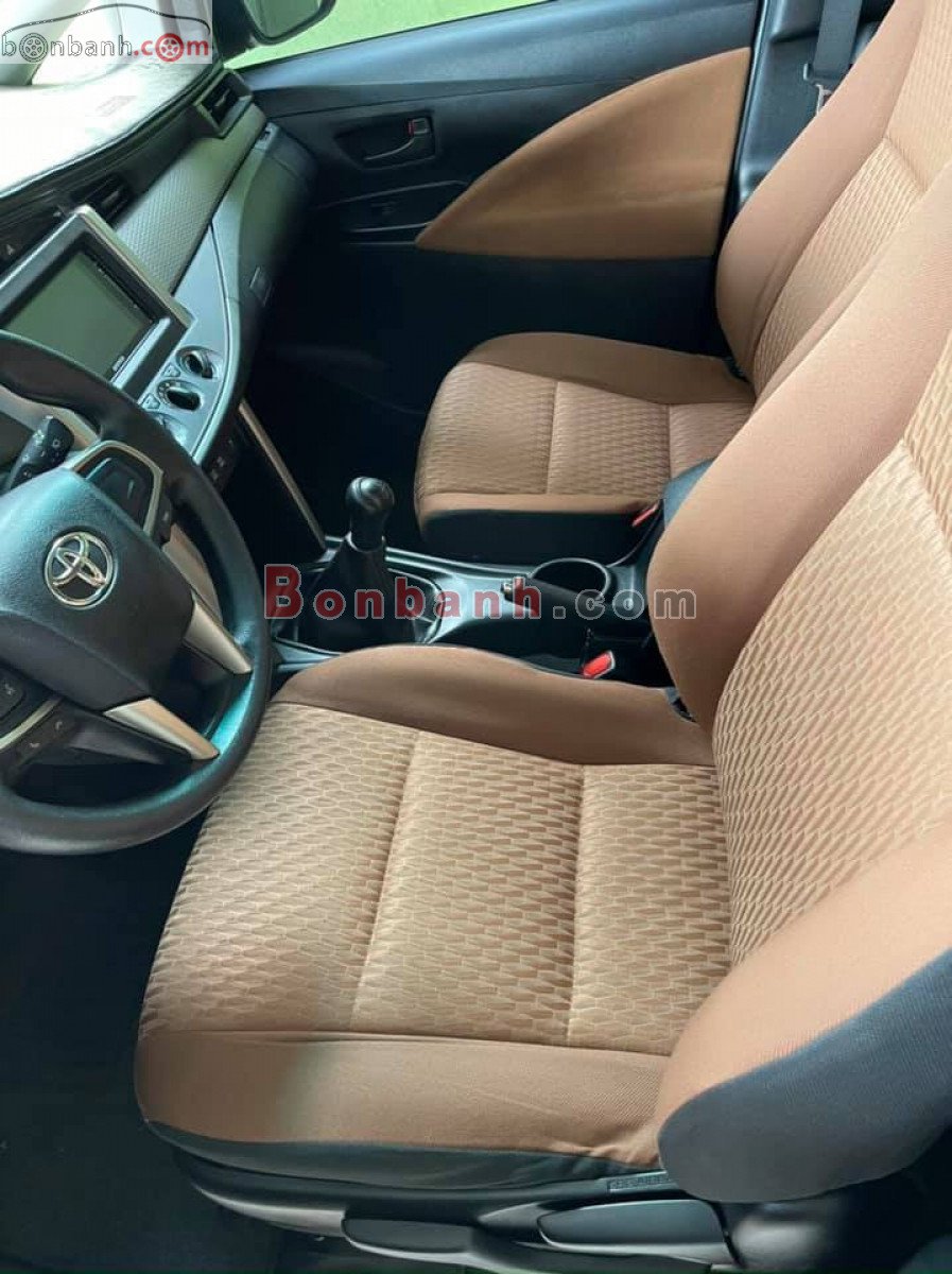 Toyota Innova 2019 - Bán xe Toyota Innova 2019, màu xám còn mới giá cạnh tranh