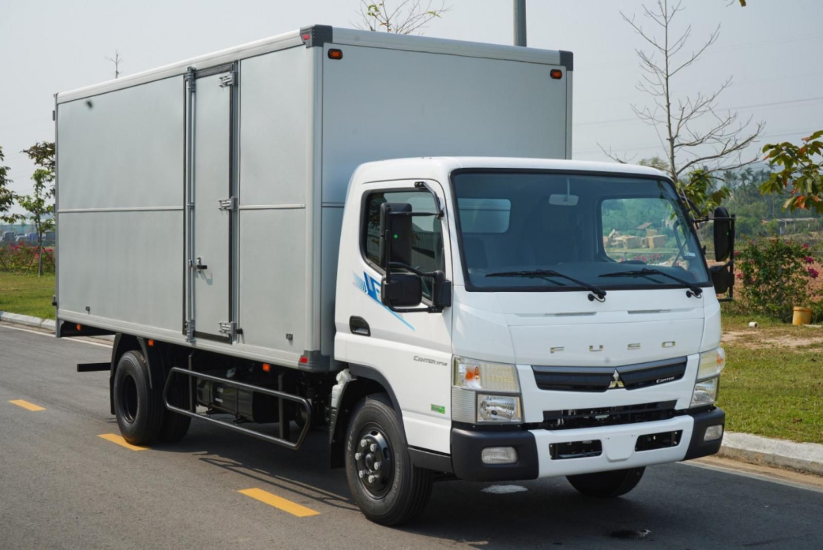 Mitsubishi Fuso 2021 - Bán xe tải 4.9 tấn thùng dài 6.2 mét, xe sẵn