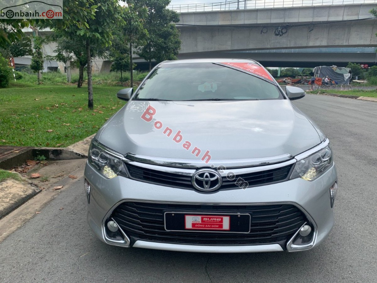 Toyota Camry   2.0E  2017 - Bán ô tô Toyota Camry 2.0E năm 2017, màu bạc