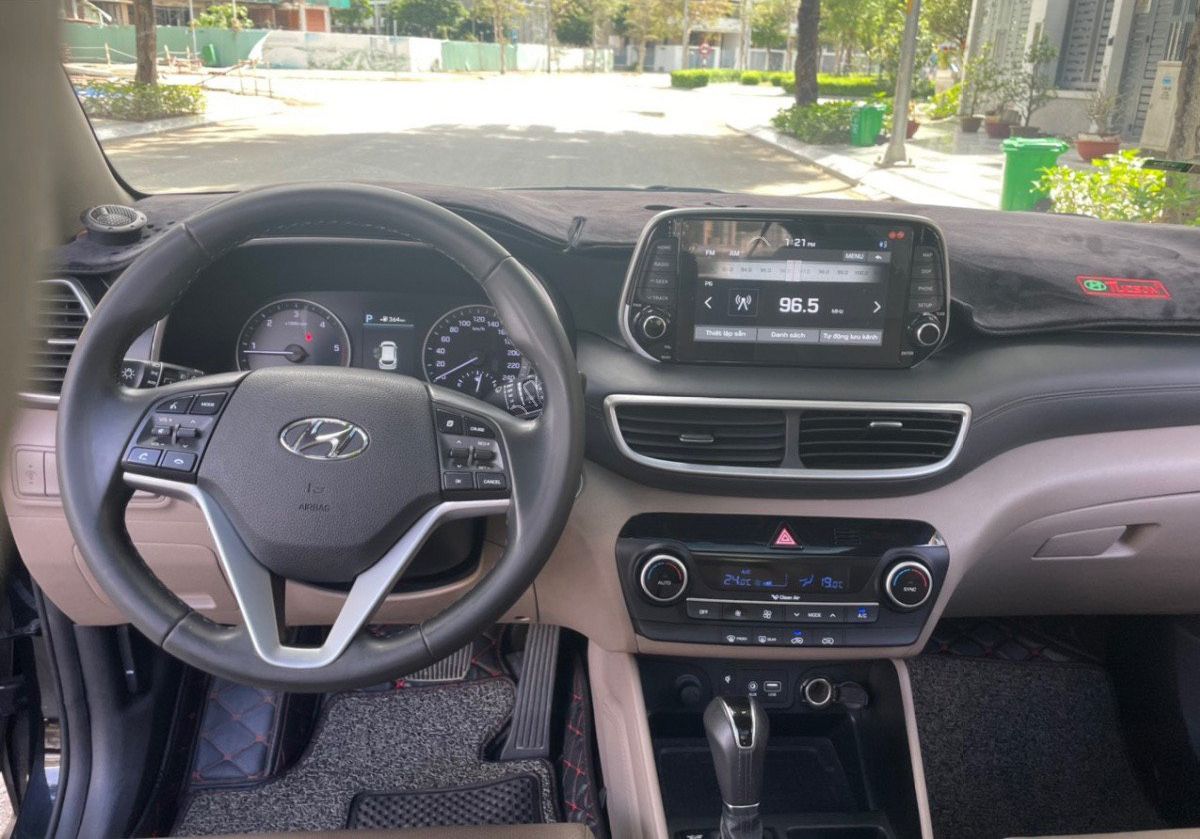 Hyundai Tucson   2.0  2019 - Bán Hyundai Tucson 2.0 năm 2019, màu đen còn mới